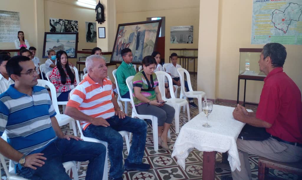 CUM Jiguaní honrando al Maestro