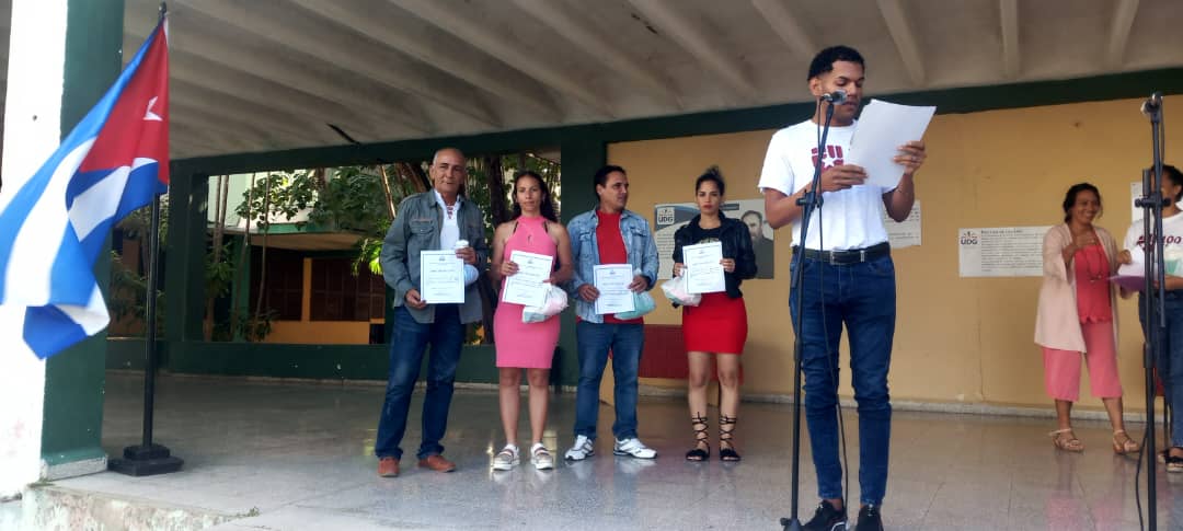 Acto de ingreso de estudiantes a La FEU