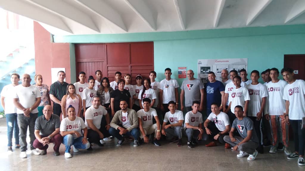 Recibe Universidad de Granma, Placa 60 Aniversario de la UJC