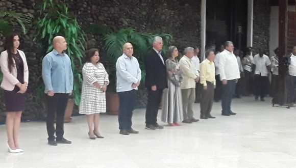 Presidente cubano asiste a acto de entrega de reconocimientos a militantes destacados de la UJC