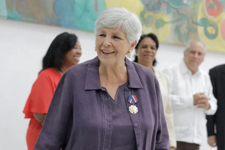 Otorgan Orden Félix Varela a intelectual cubana Luisa Campuzano
