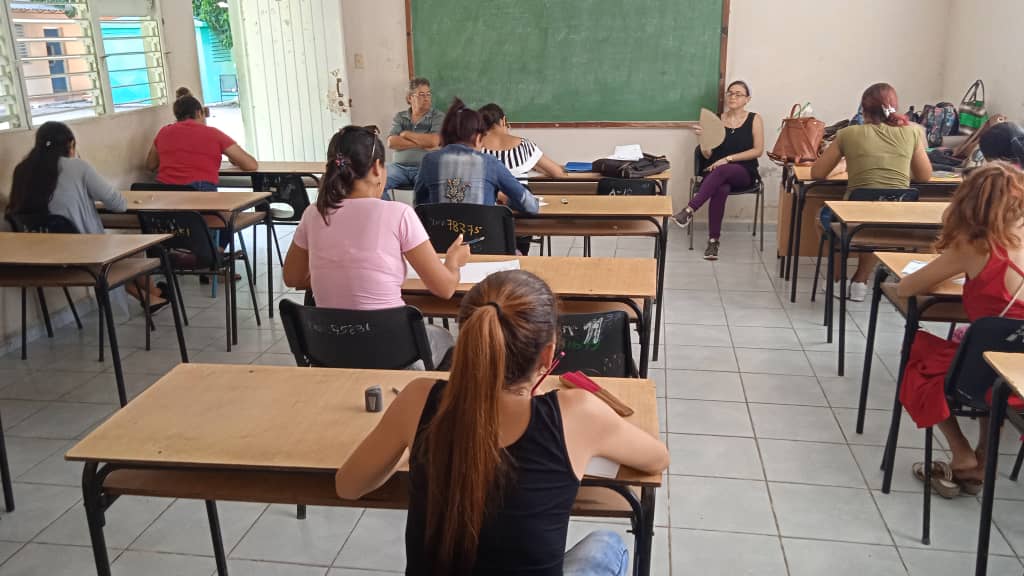 Aplicación de Exámenes Finales en la FCES