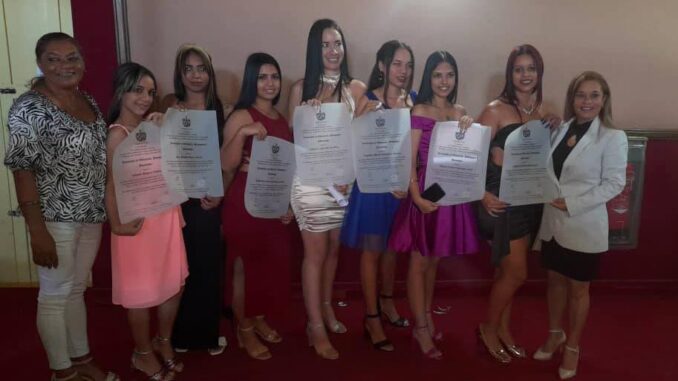 Graduó Universidad de Granma nuevos profesionales para Manzanillo