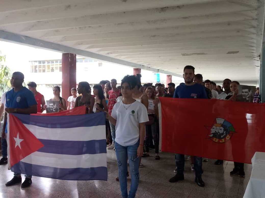 “Respuesta de estudiantes cubanos ante la represión del gobierno de los Estados Unidos en universidades que se movilizan en solidaridad con Palestina.”