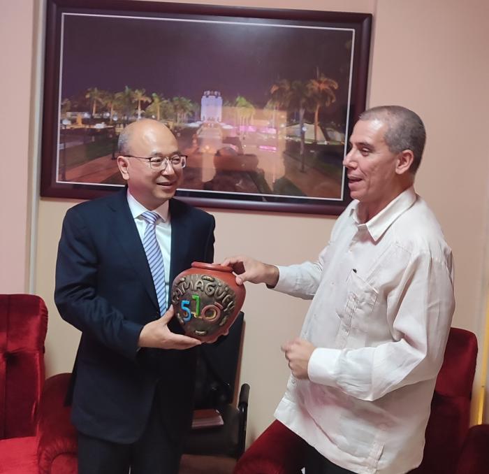 Recibe Camagüey a delegación del Partido Comunista de China