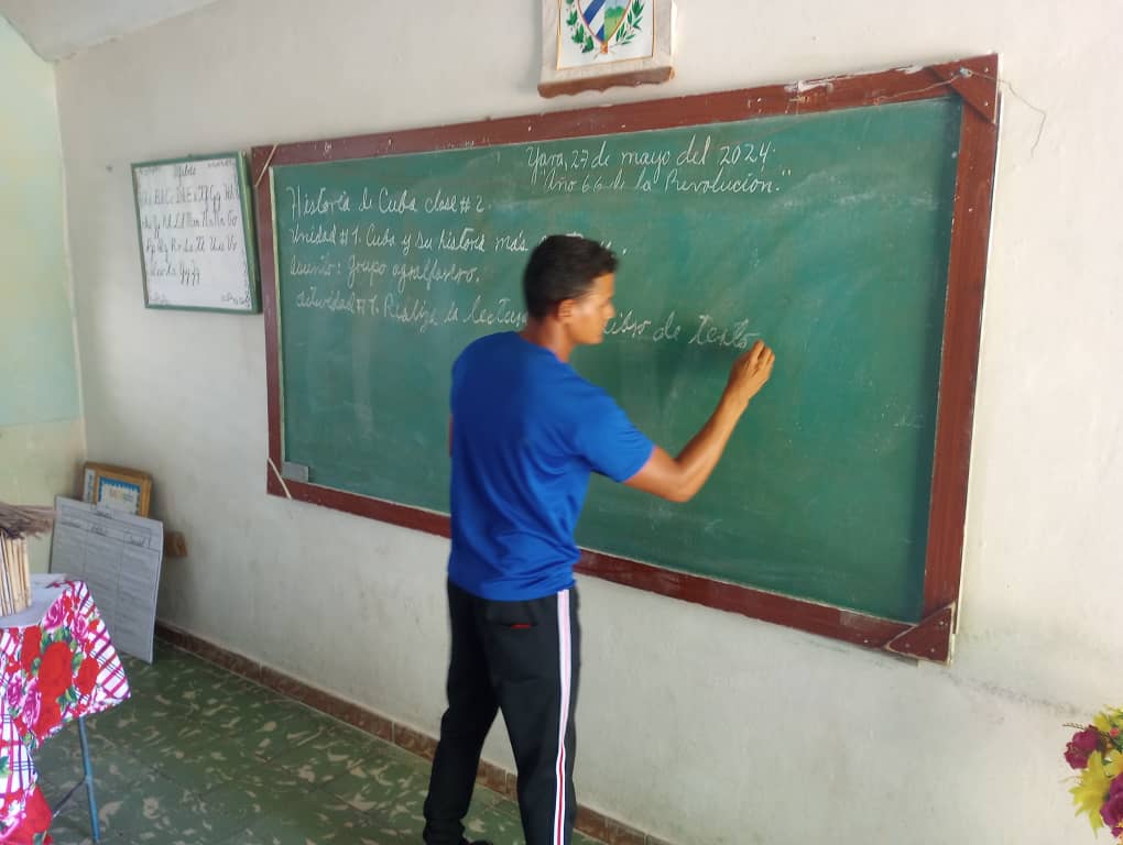 Realizan en el CUM Yara, taller de preparación para la culminación de estudios