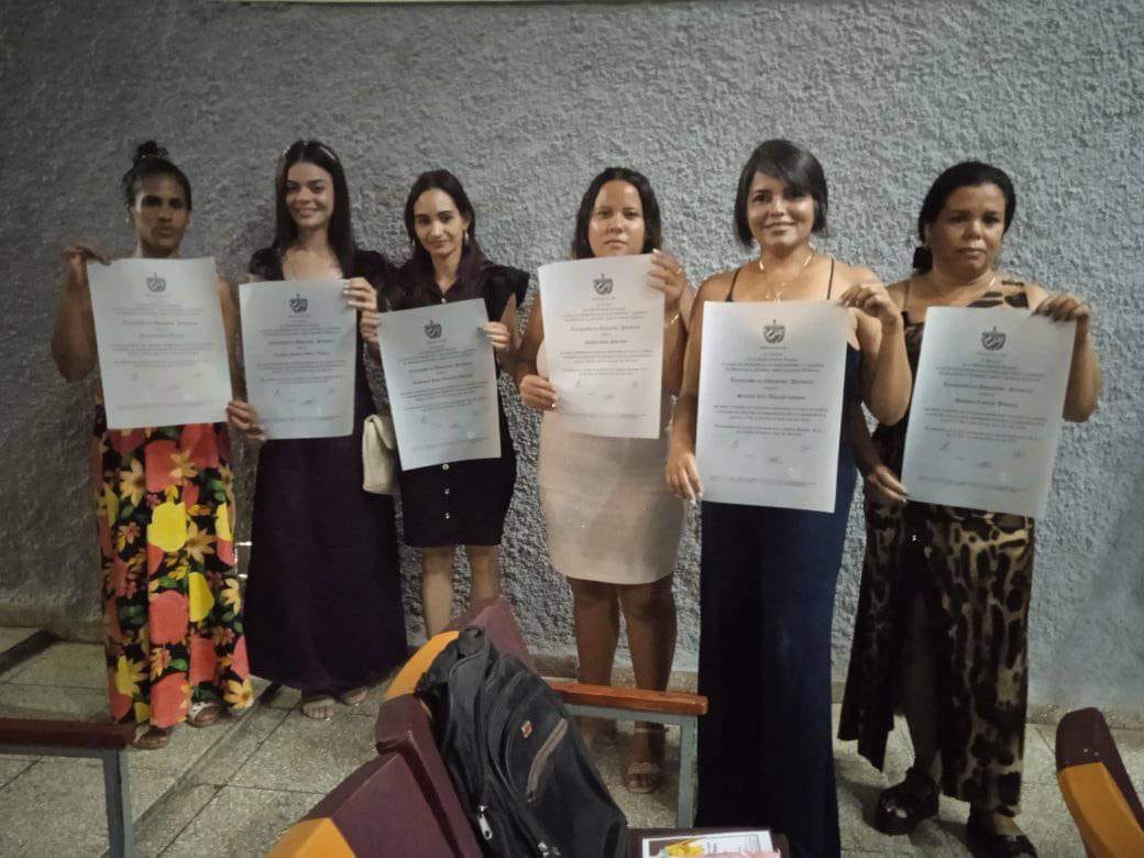 Se gradúan nuevos profesionales del Centro Universitario Municipal de Campechuela