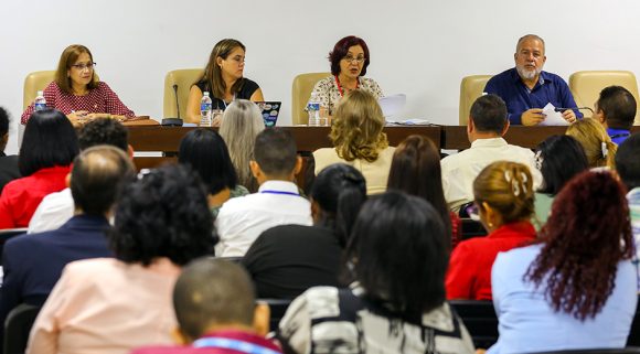 Diputados debatieron sobre comercio, canasta familiar normada y bancarización