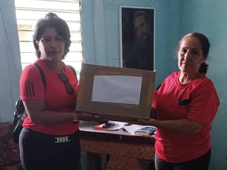 Aportan trabajadores del CUM Yara valija para los damnificados del huracán Oscar en la provincia de Guantánamo