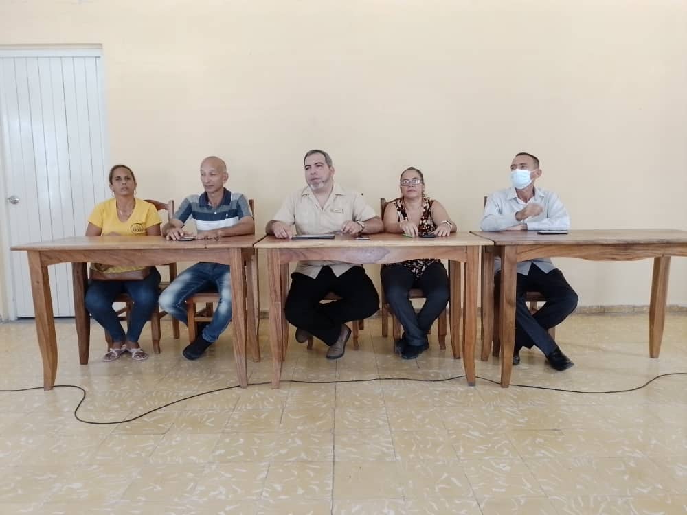 Directivos de la UDG ofrecen bienvenida a los recién graduados en Preparación Laboral