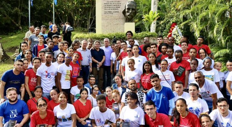 Presidente Miguel Díaz-Canel rinde tributo a Padre de la Patria